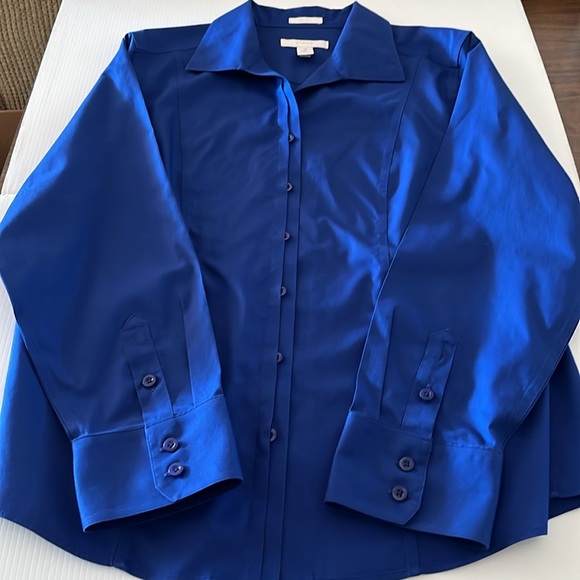 Chico’s No Iron Royal Blue Button Down Long Sleeved Button Cuff Shirt 2 - Picture 9 of 15